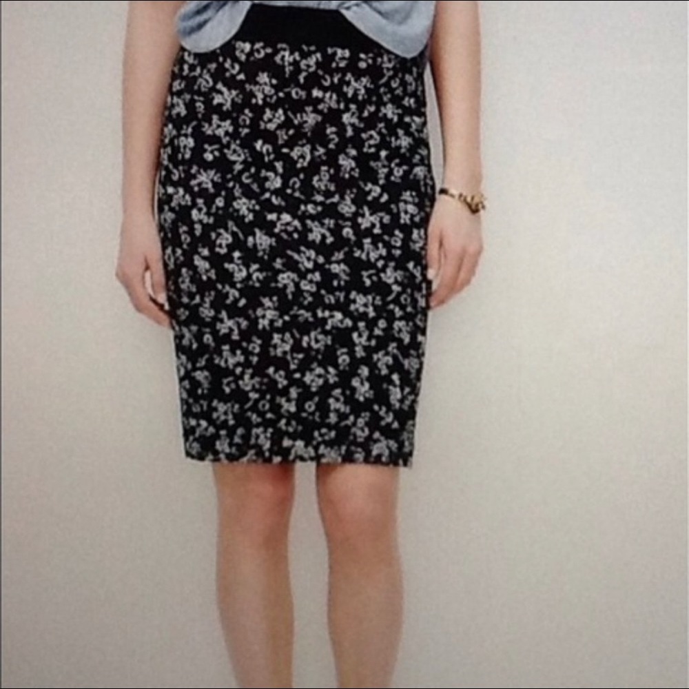 Ann Taylor eyelet pencil skirt navy NWT petite